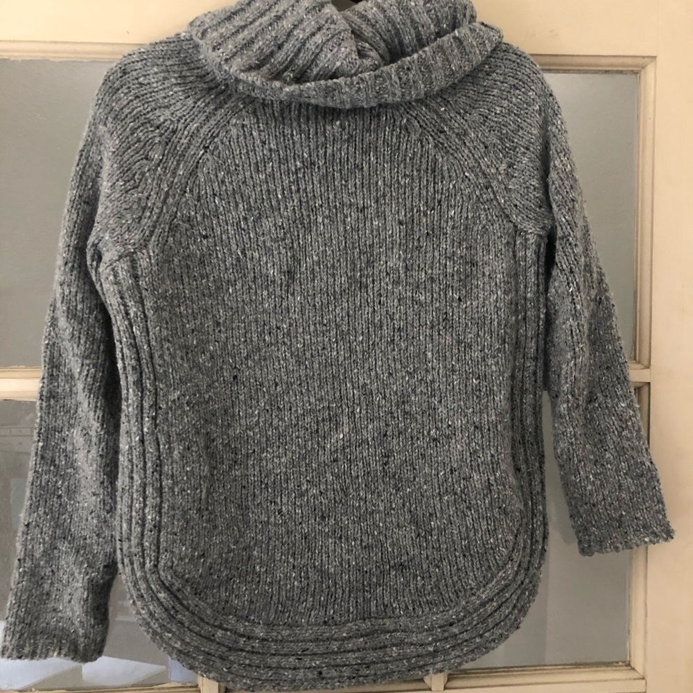 Grey sweater with pockets